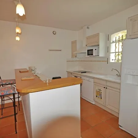 Holiday home Lovely In With Kitchen