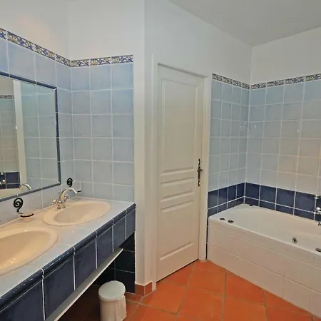 Holiday home Lovely In With Kitchen Fayence